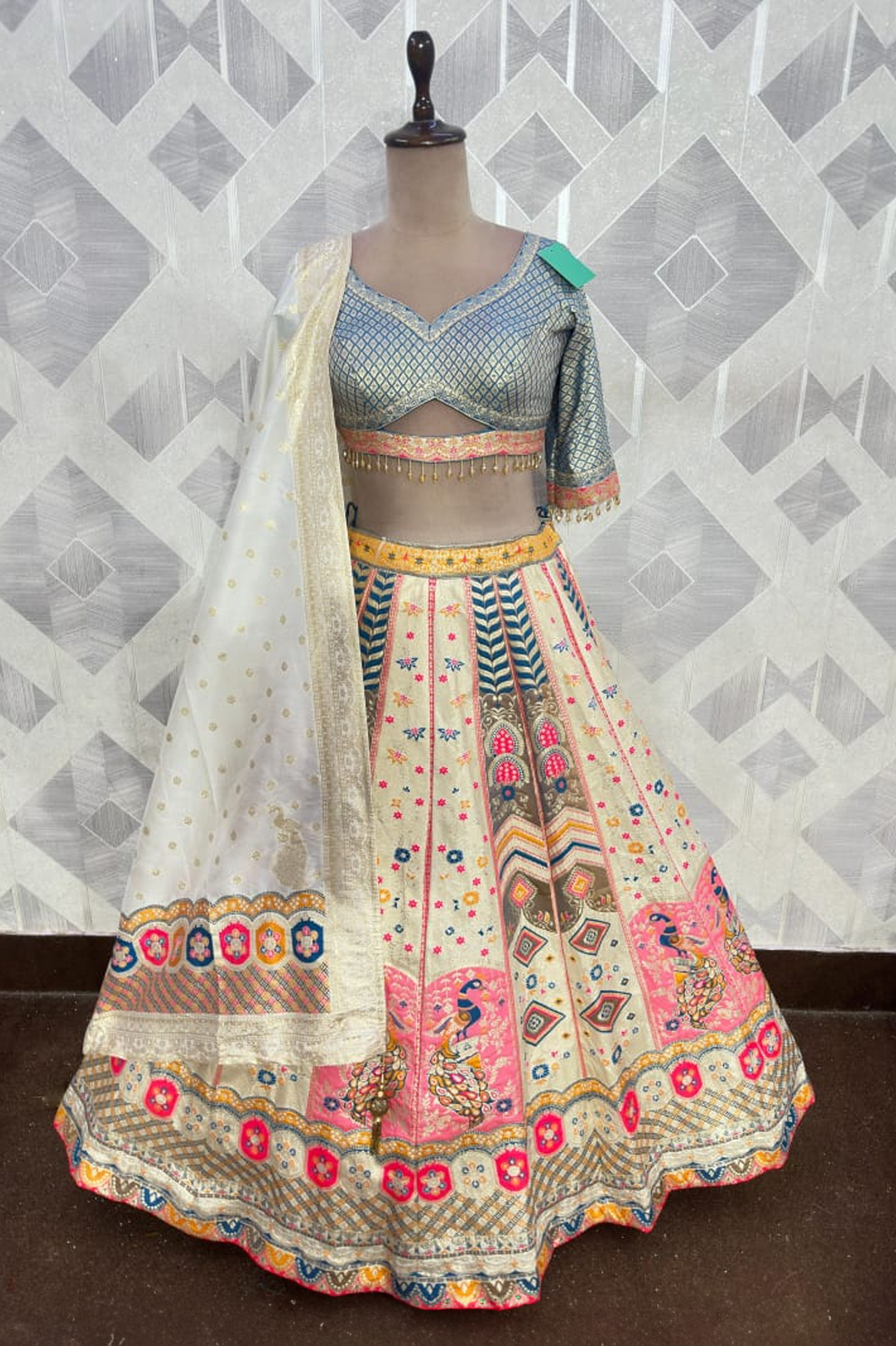 Multicolour Crop Top and Skirt Set.